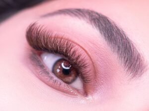 close up of eyelashes with volume fanned technique