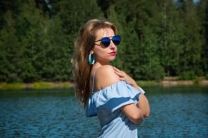 comparison of polarized, mirrored and gradient sunglasses lenses