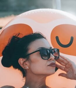 infographic showing UVA and UVB rays being blocked by a sunglasses lens