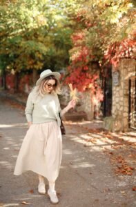 a line midi skirt in cream cotton poplin styled with a tucked fitted tee and white sneakers
